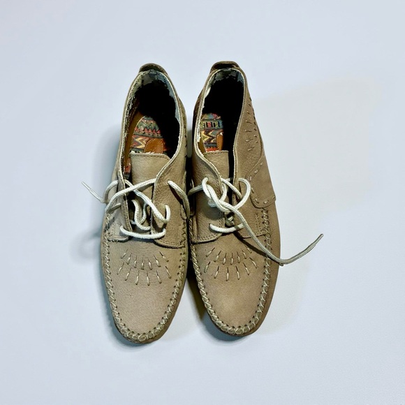 Hush Puppies Beige Leather Embroidered Chukka Boots - Picture 5 of 8